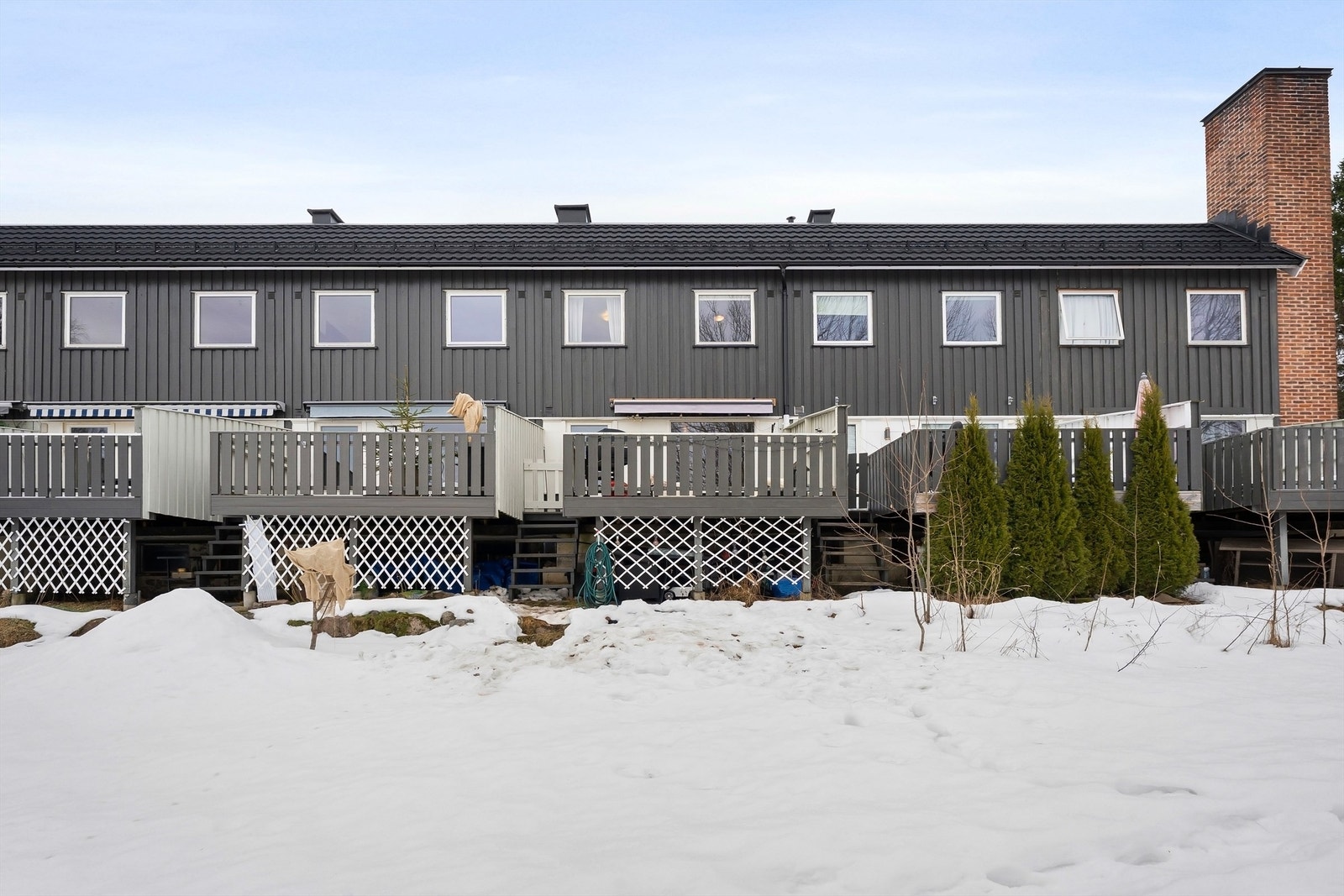 Et flott rekkehus med en tilbaketrukket og barnevennlig beliggenhet. Galleribilde