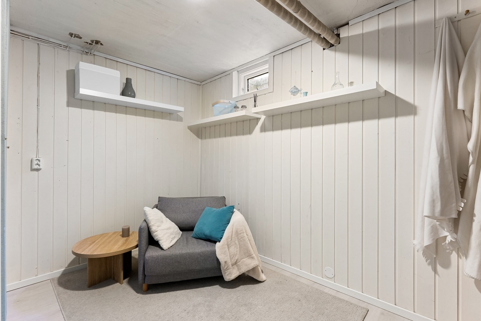 Rommet kan fungere som en ekstra TV-stue, lekerom eller hobbyrom. Galleribilde