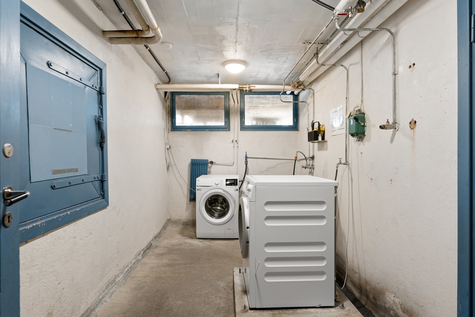 Eget vaskerom i kjelleren gir en praktisk hverdag. Galleribilde