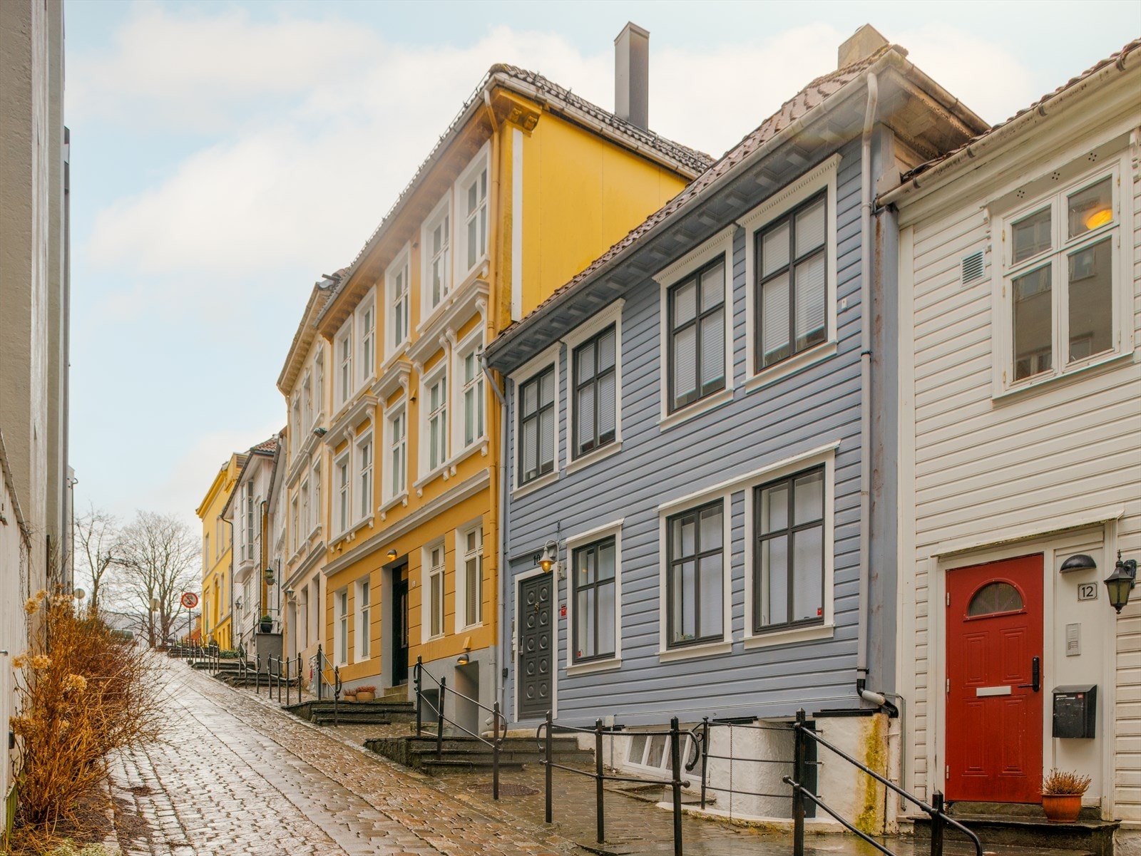 Leiligheten ligger sentralt til i et flott smau. Galleribilde