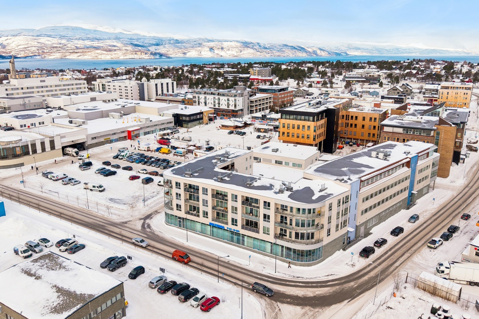 Gangavstand til alle sentrumsfasiliteter, universitet, skoler, offentlig transport, samt nærhet til turterreng Galleribilde