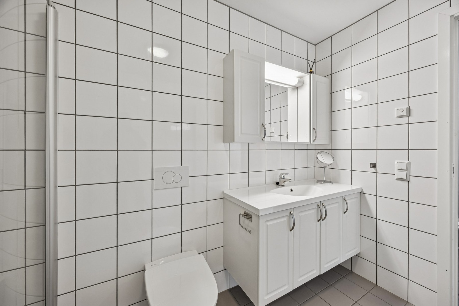 Flislagt bad/vaskerom med gulvvarme Galleribilde