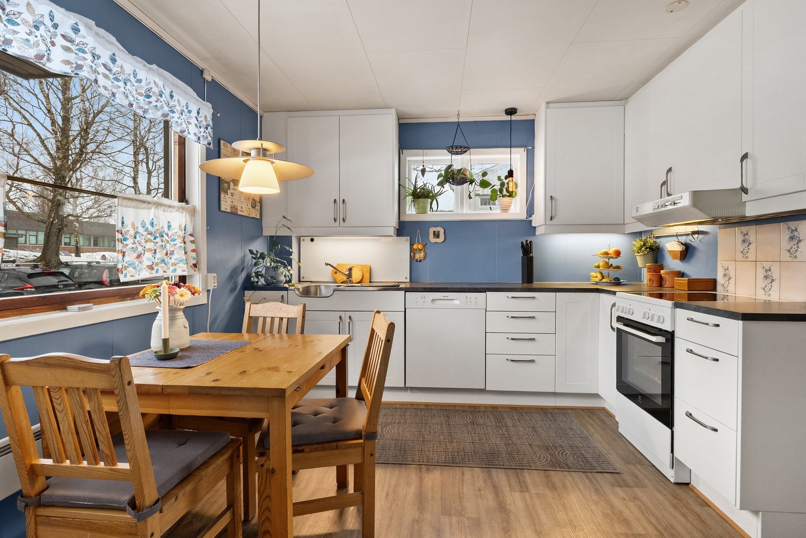 Lyst og tidløst kjøkken som ble oppgradert i 2022 Galleribilde