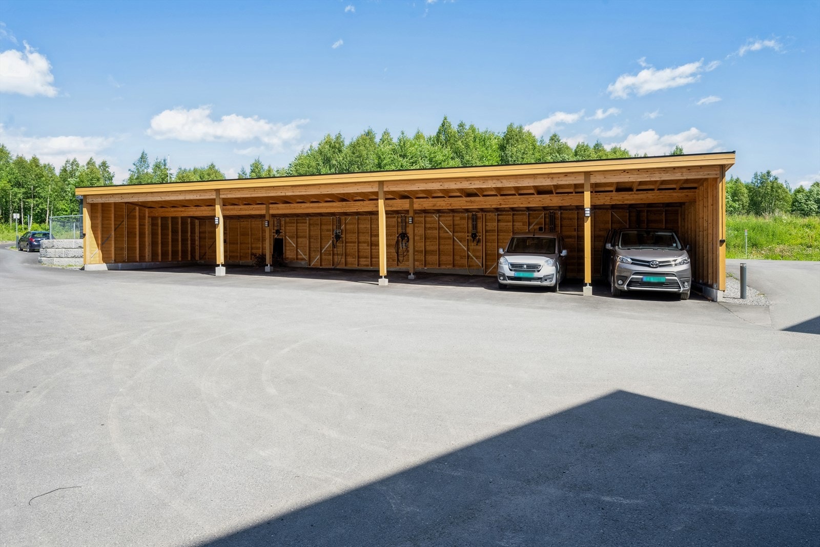 Fast biloppst.plass i carport medfølger. Galleribilde
