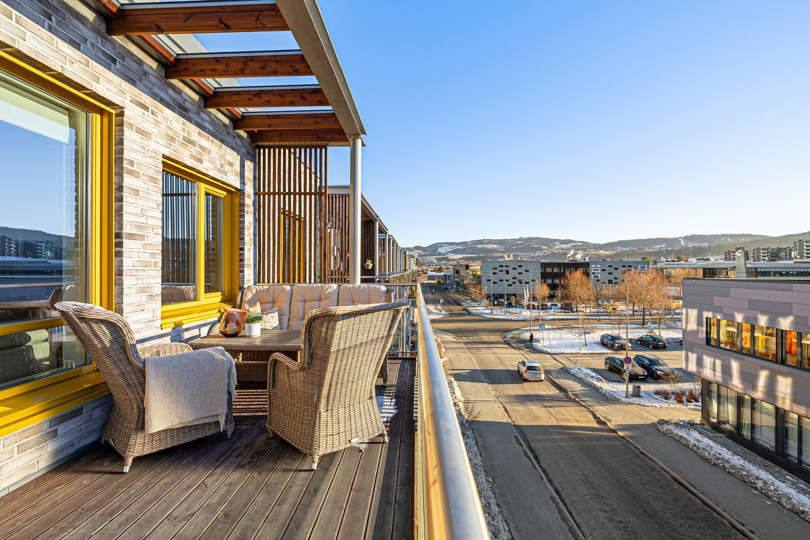 God plass til ønsket utemøblement, som bl.a sittegrupper og grill. Galleribilde