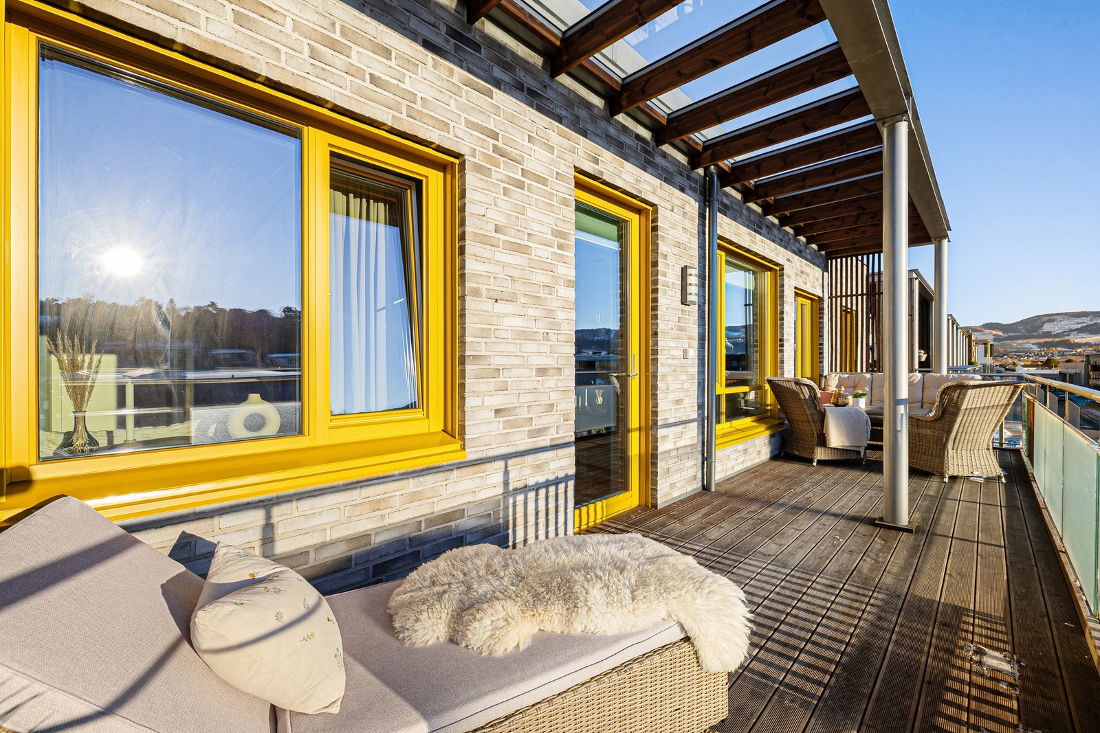 Balkongen er delvis overbygd. Galleribilde