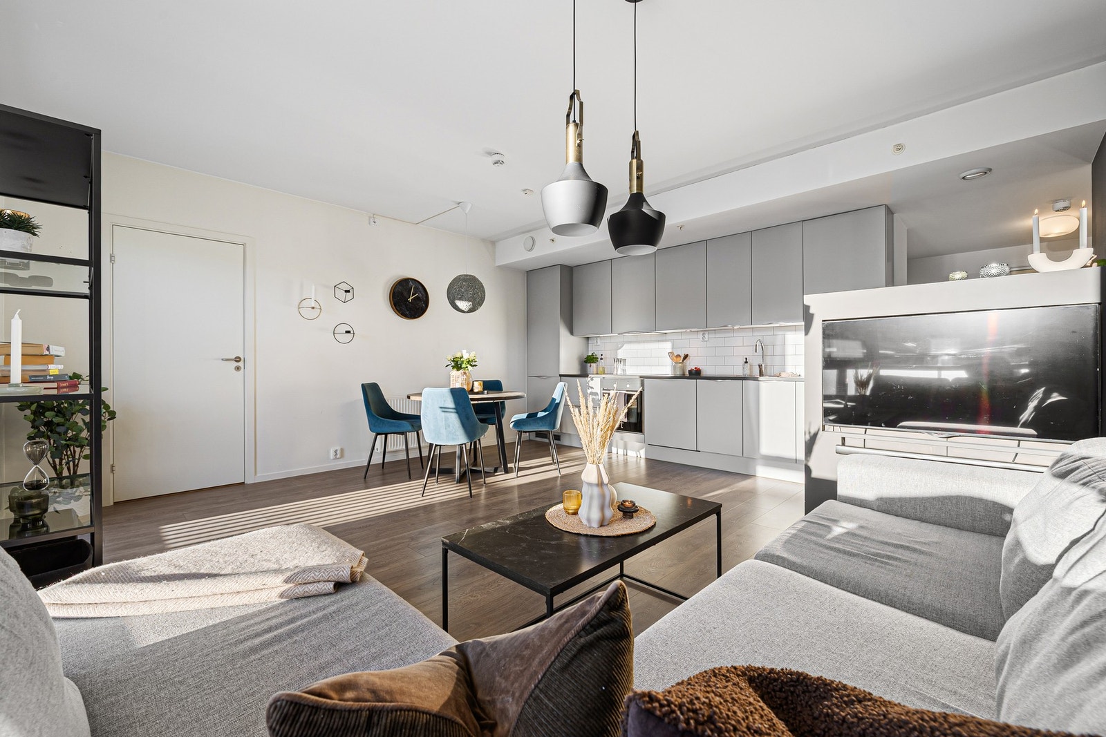 Leiligheten er i svært god stand, noe som også bekreftes i takstmannens rapport hvor samtlige punkter har fått tilstandsgrad 0 eller 1
(TG0/TG1) Galleribilde