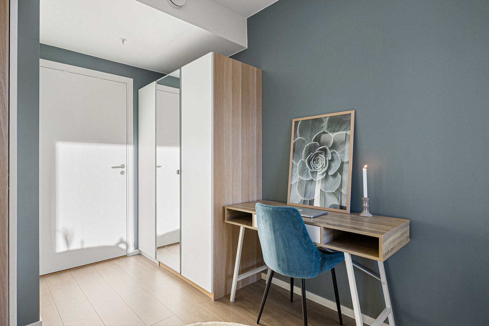 I tilknytning til hovedsoverommet har man en bod på ca. 4 kvm. Denne kan benyttes som walk-in closet. Galleribilde