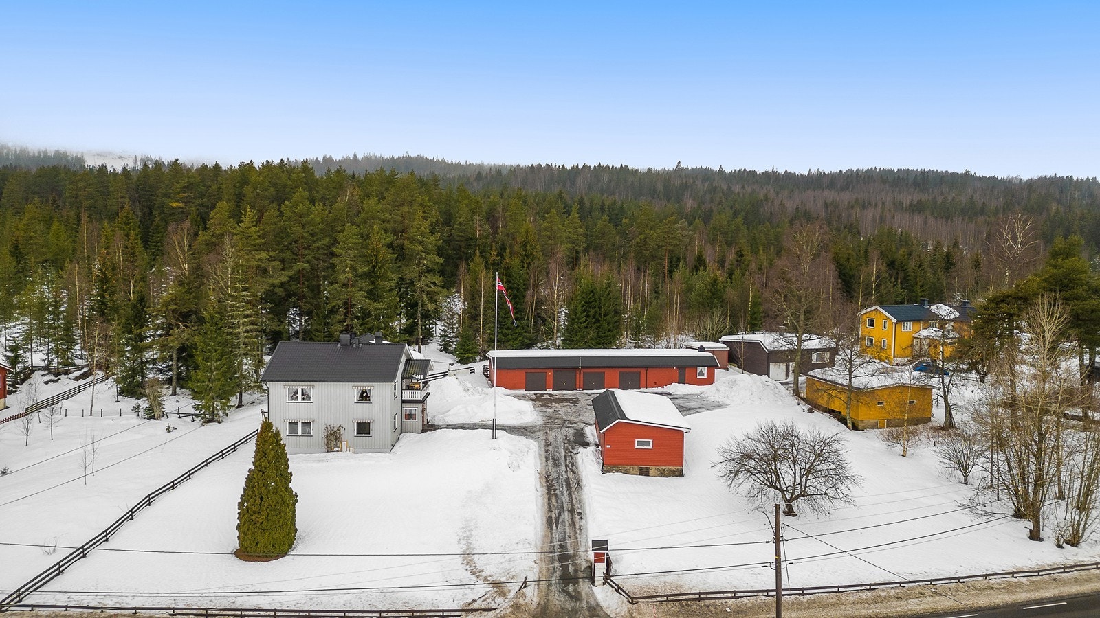 Hel tomannsbolig - horisontaldelt - 2 stk leiligheter Galleribilde