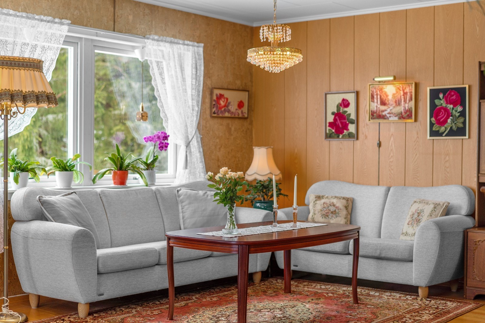 Frittliggende hel tomannsbolig, 1. etg er under oppussing Galleribilde