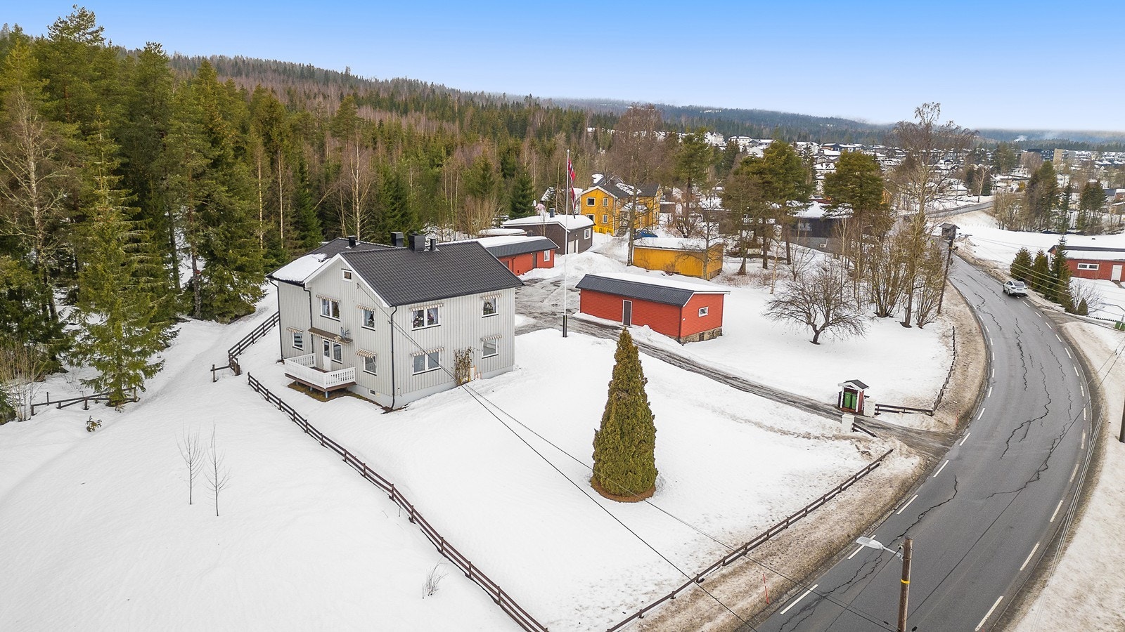 Hel tomannsbolig horisontaldelt. 2 stk leiligheter Galleribilde