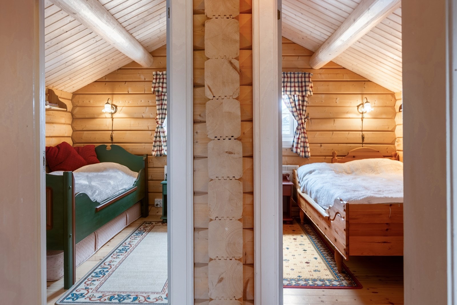 Soverommene er innredet med senger. Galleribilde