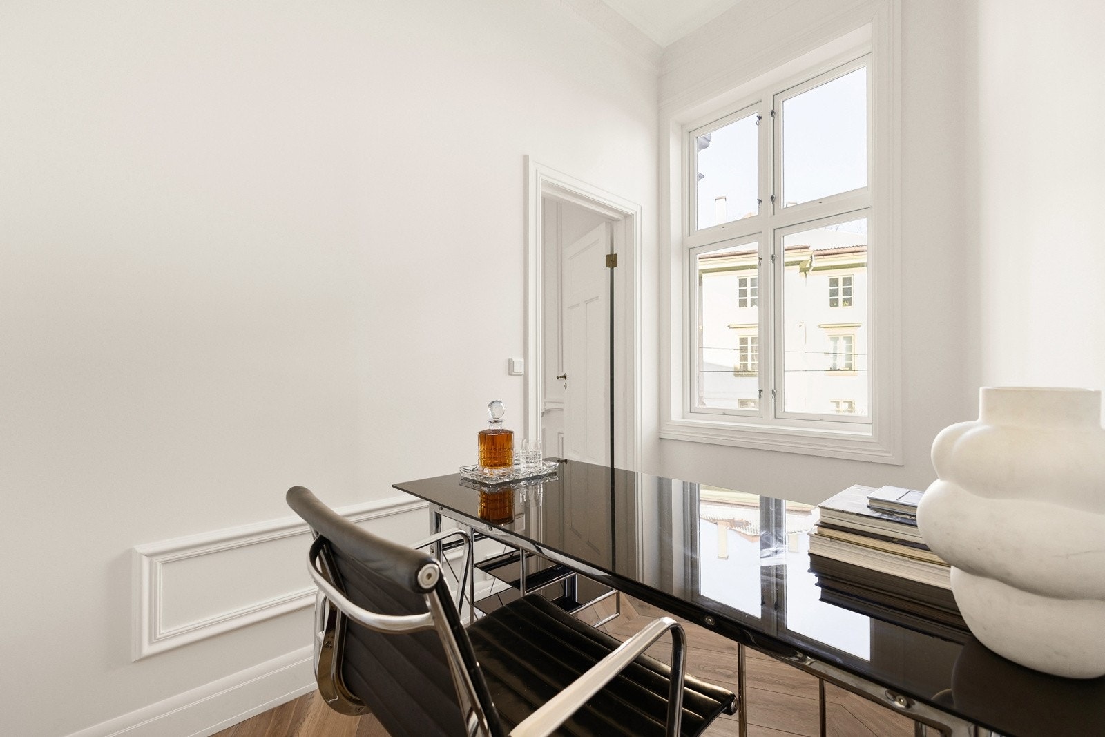 Rommet er godkjent som soverom og er innredet som kontor Galleribilde
