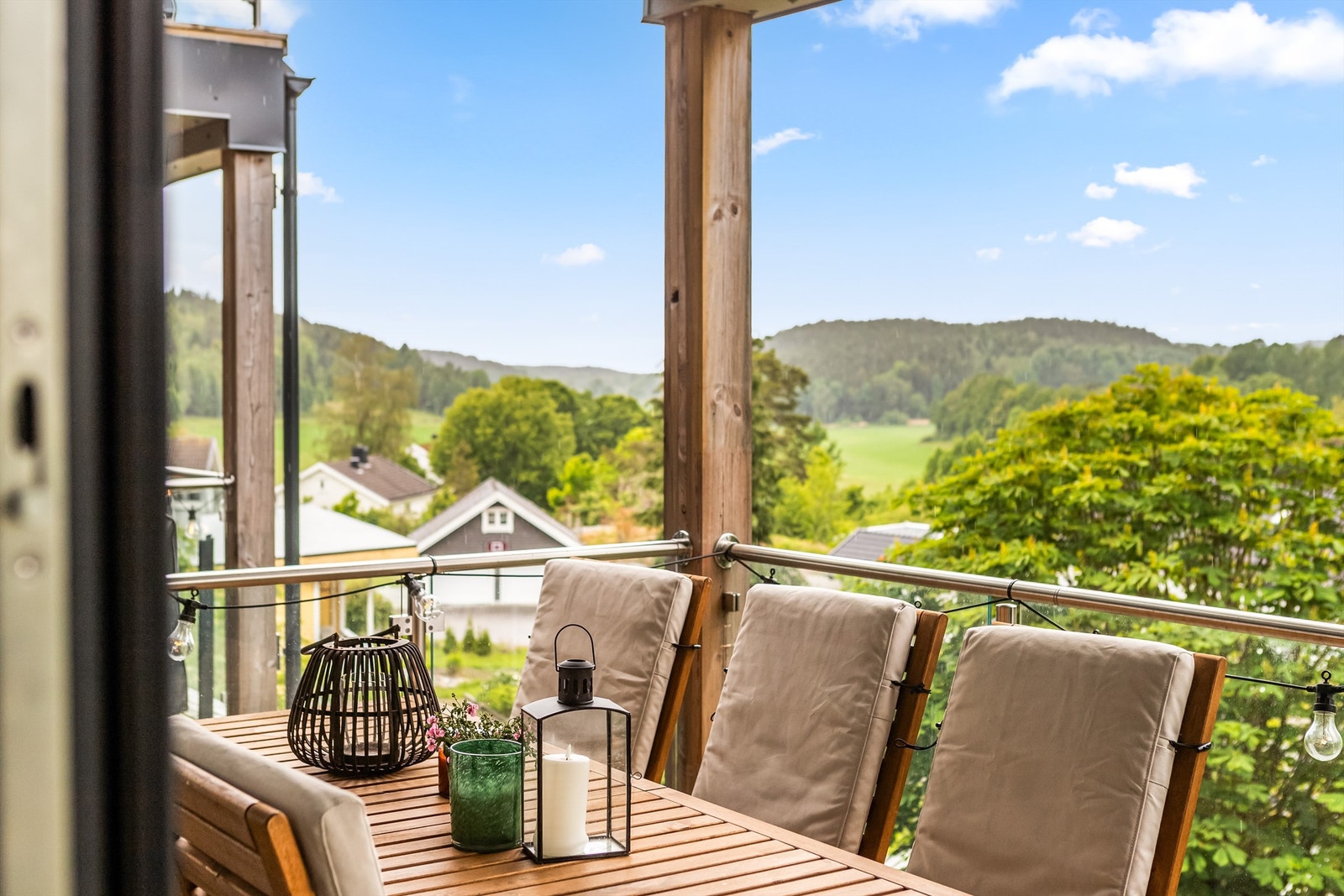 Flott uteplass med kveldssol Galleribilde