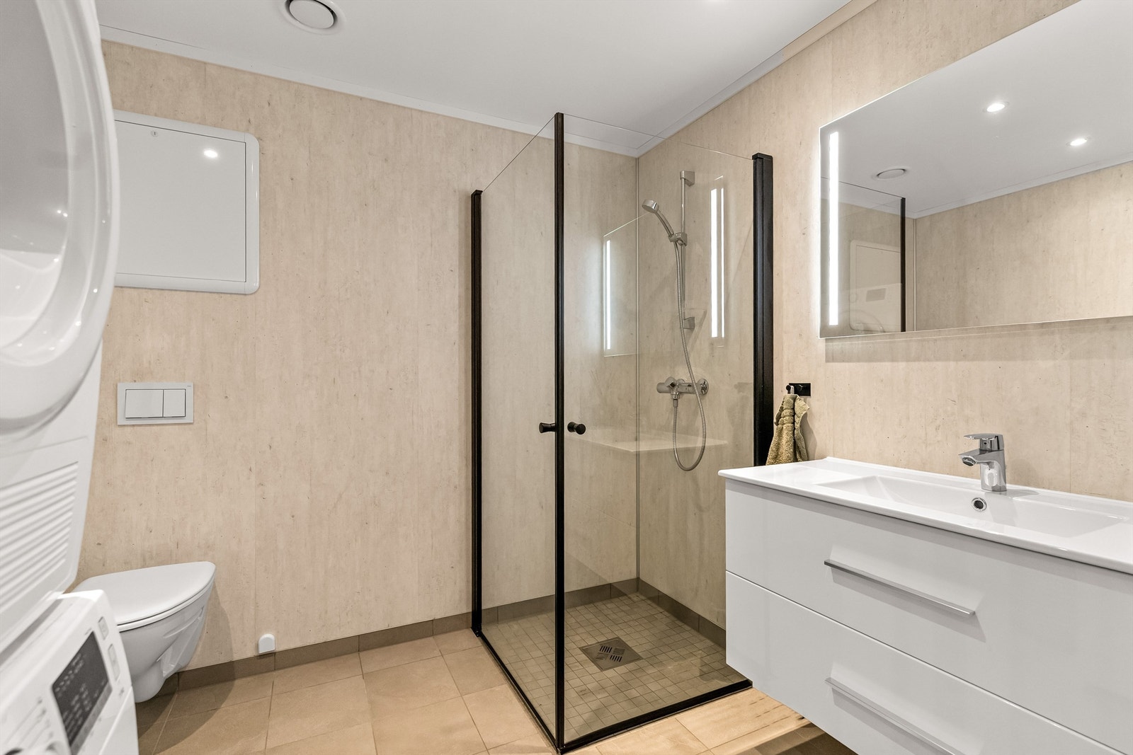 Bad med opplegg for vaskemaskin Galleribilde