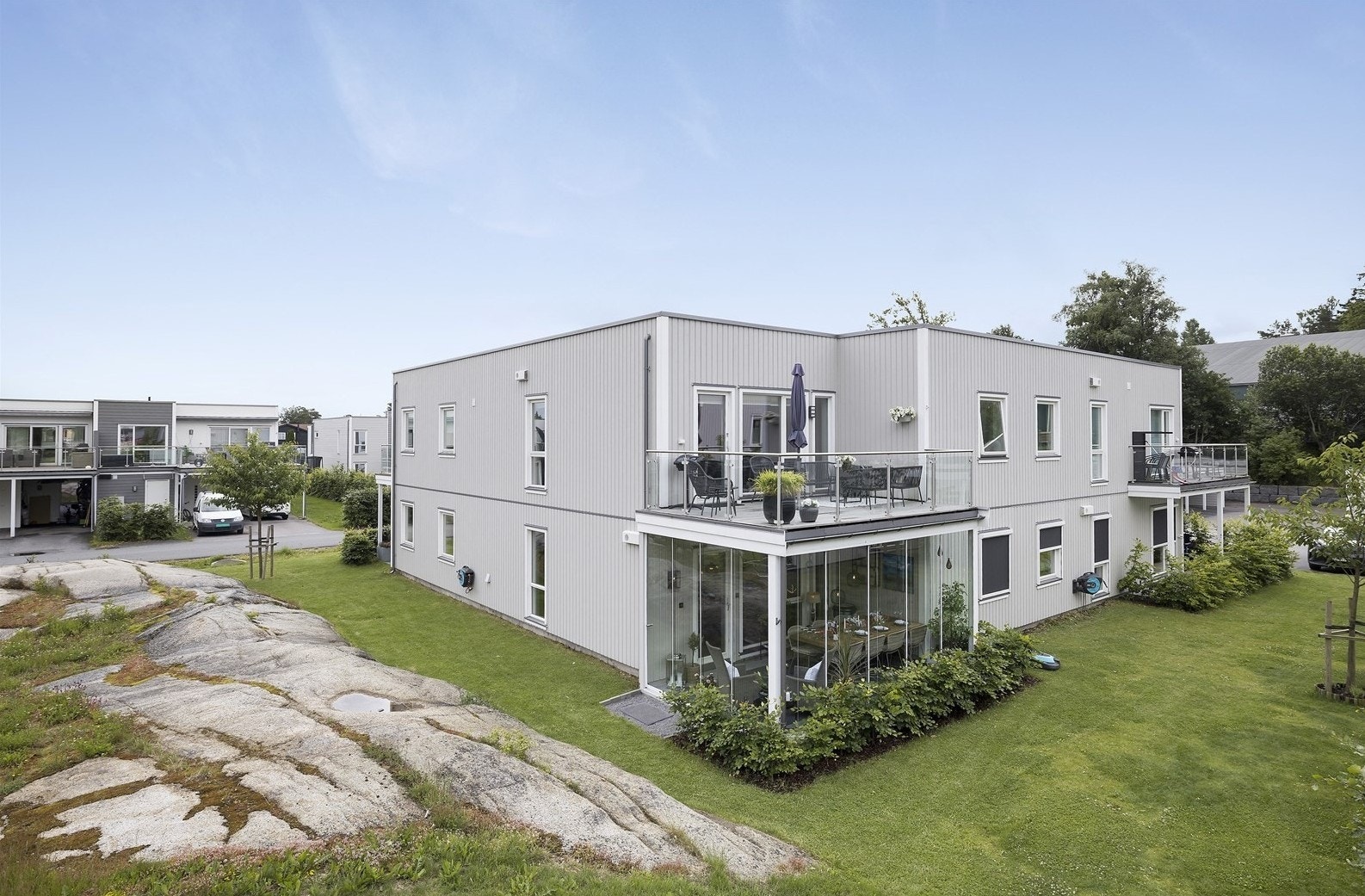 Dette er en påkostet endeleilighet fra 2021 med en fin endeplassering i bygget. Galleribilde