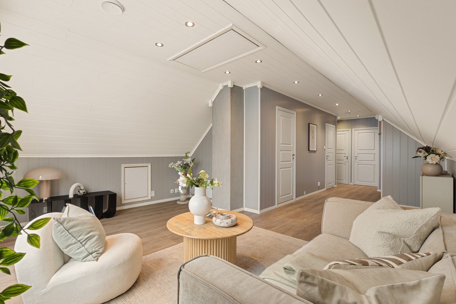 Dette er et ideelt oppholdsrom for barn og ungdom som ønsker et eget sted å være med venner, eller for voksne som ønsker en ekstra sone for ro og avslapning. Galleribilde