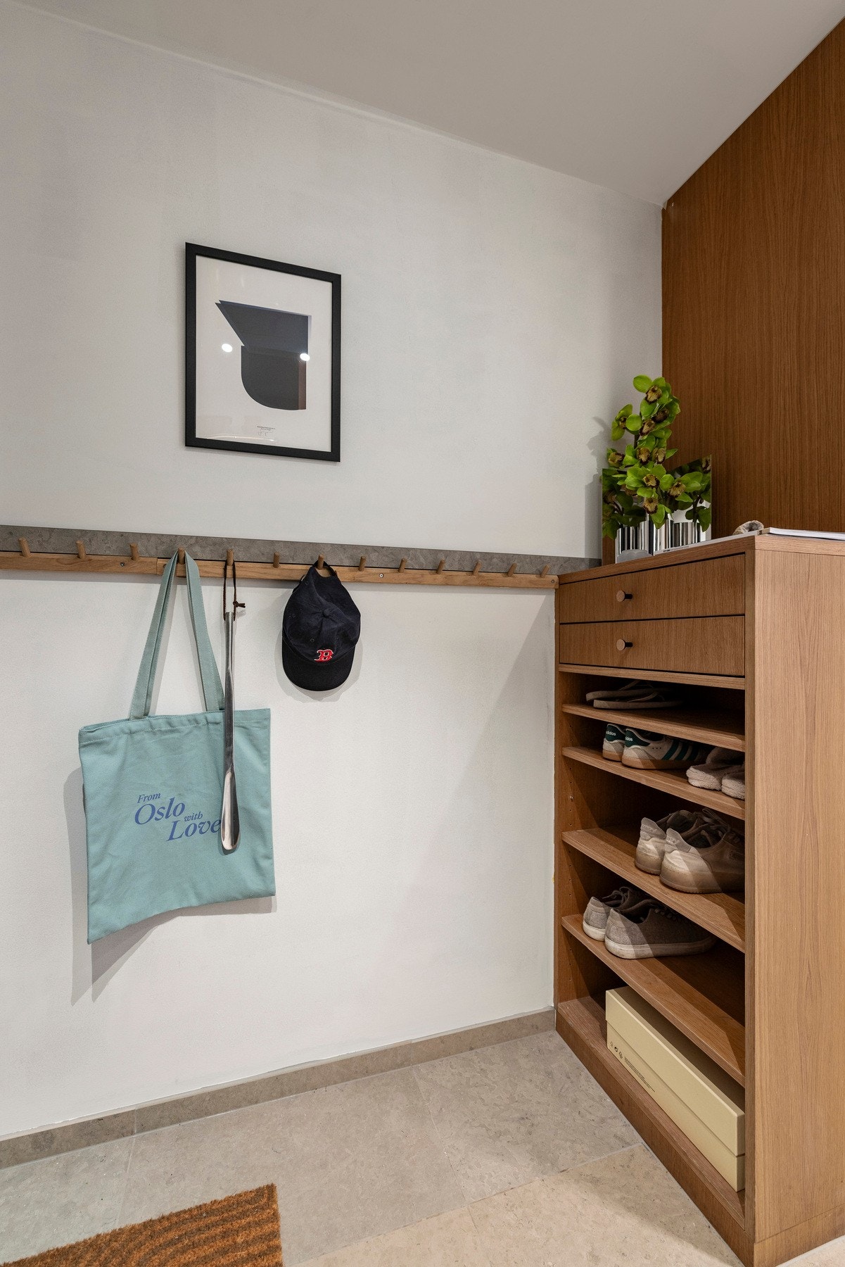 Det er heis i bygget som gir enkel adkomst til leiligheten som ligger i 6. etg. Galleribilde