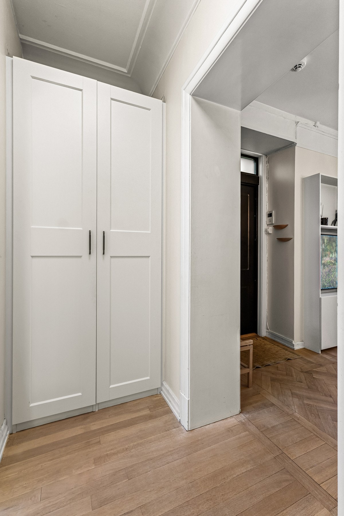 Skapene ligger praktisk plassert i nærheten av inngangspartiet Galleribilde