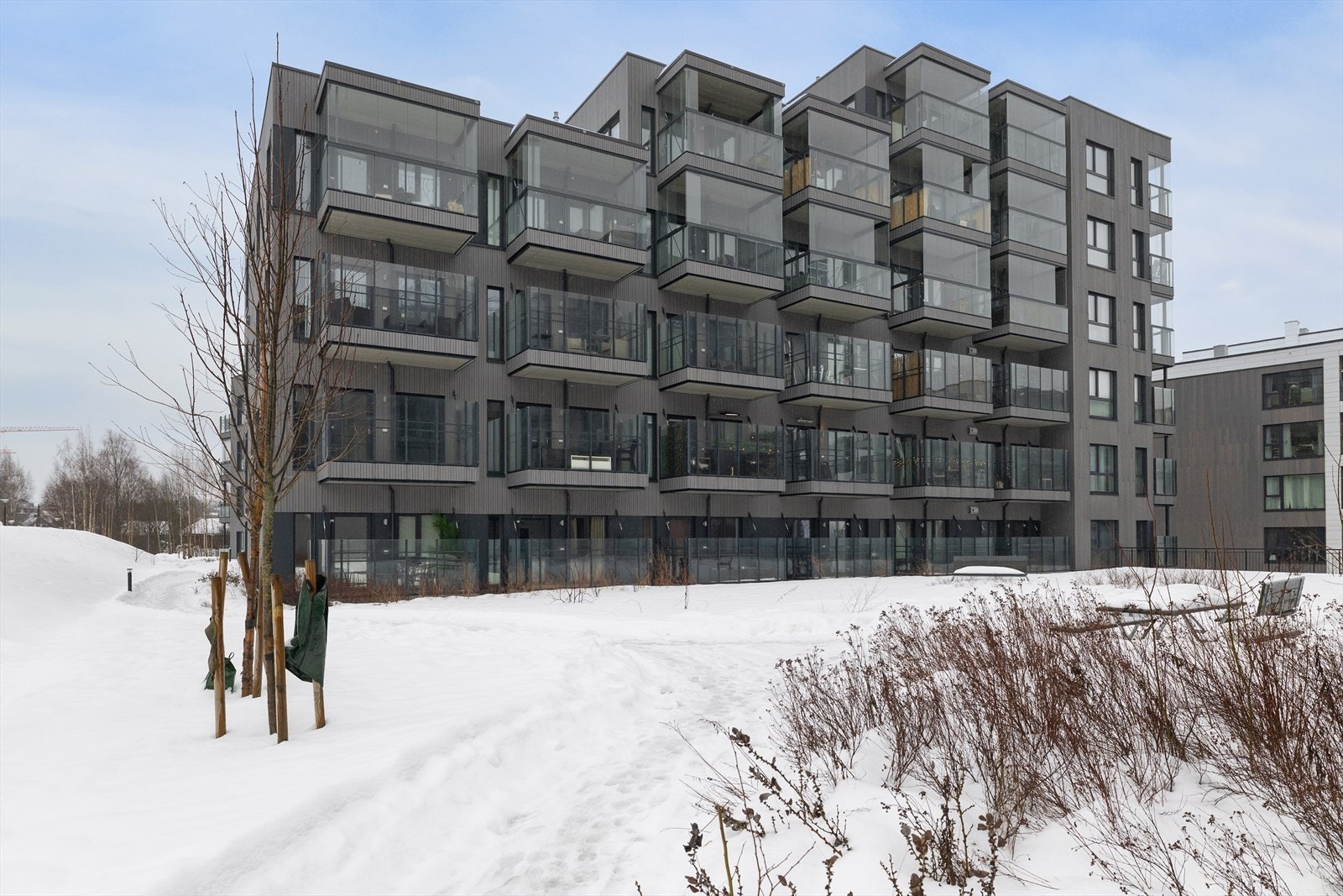 Fasade. Leiligheten har en god intern beliggenhet i sameiet, og ligger i byggets 6. etasje. Galleribilde