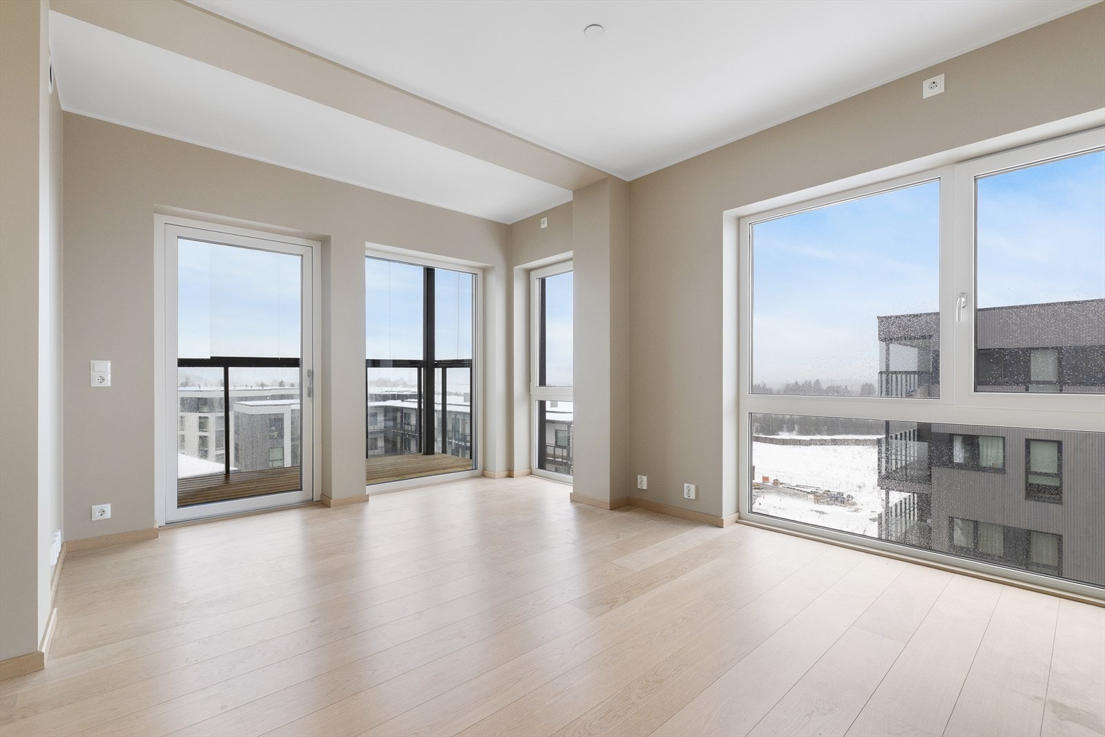 I stuen er det god plass til sofamøblement og Tv-bord. Galleribilde