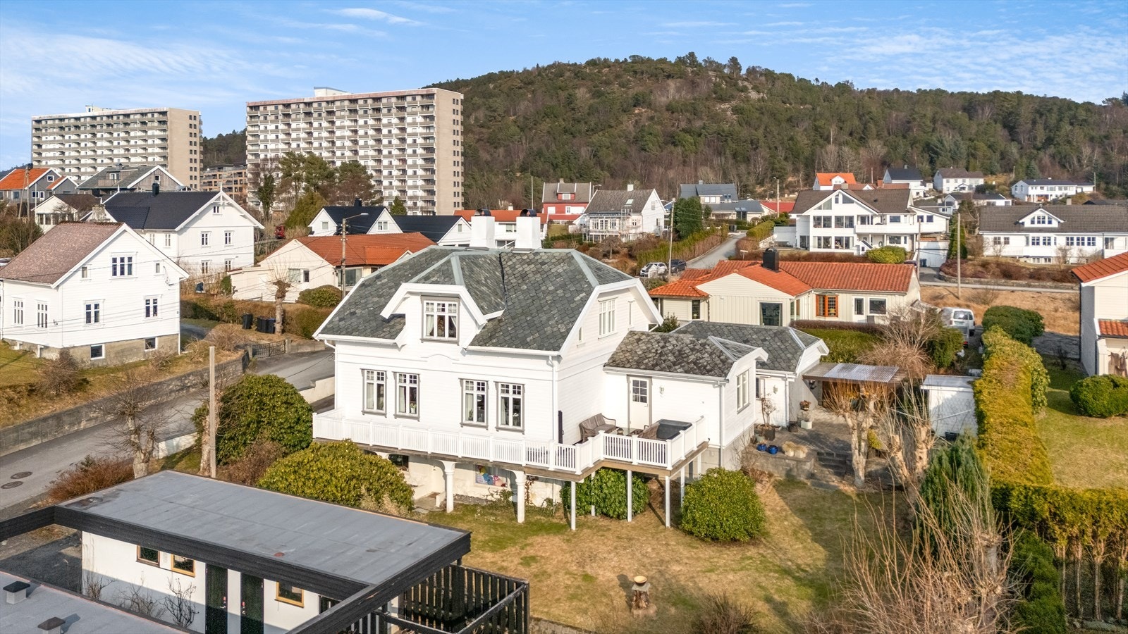 Fasade/hage Galleribilde