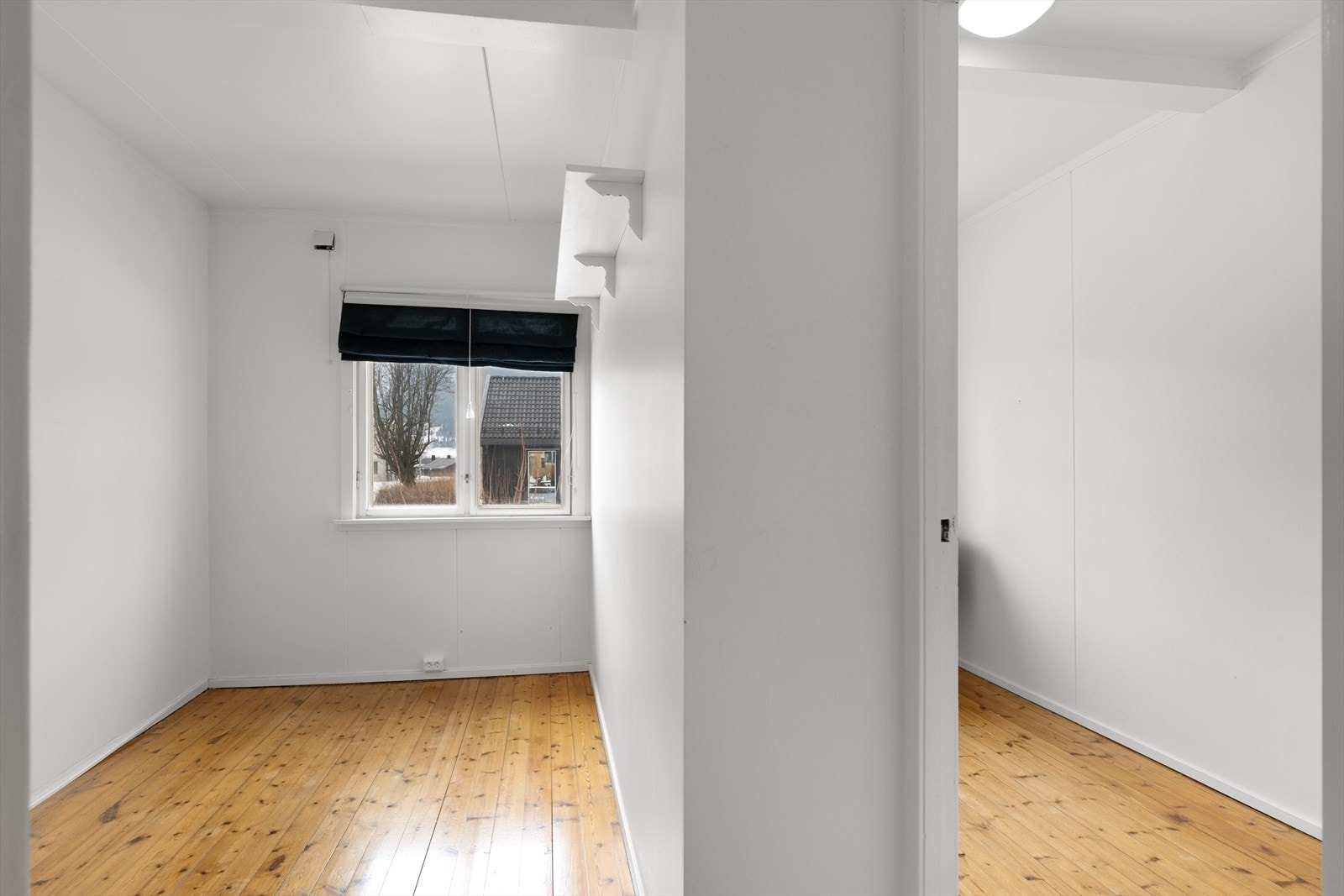 De to andre soverommene er vegg i vegg, hvor man går gjennom det ene for å komme til det andre. Disse ble tilbygd i 1966. Galleribilde