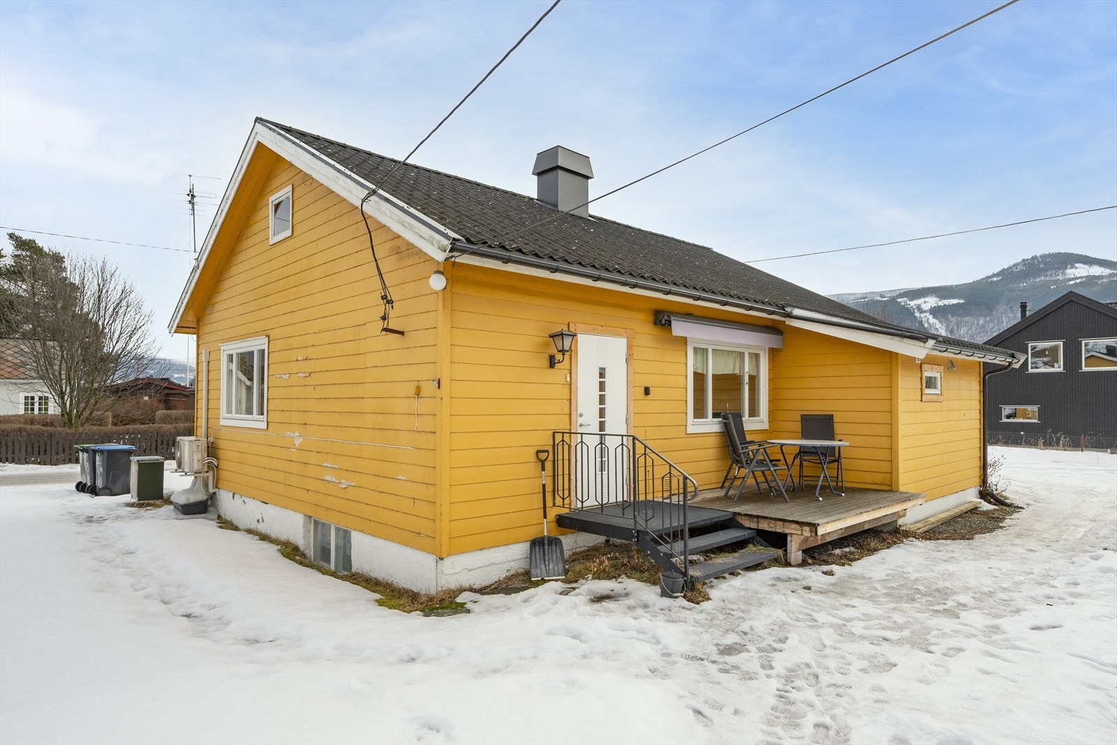 Utenfor inngangspartiet er det en platting. Galleribilde