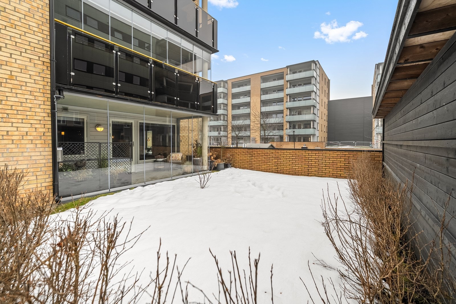 Fra uteplassen er det også adkomst til hage på felles tomt. Galleribilde