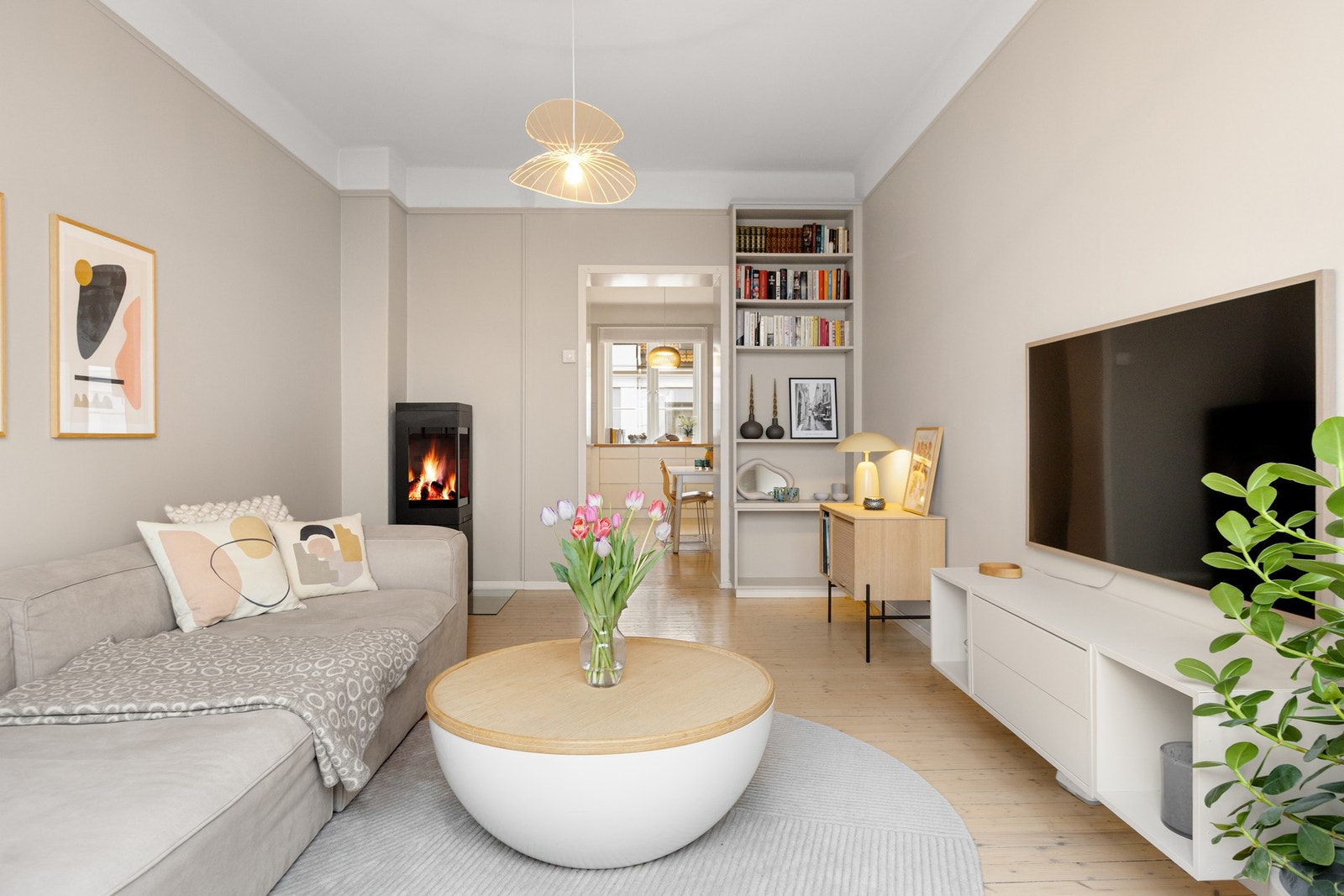 Fra stuen er det videre adkomst til kjøkkenet. Galleribilde