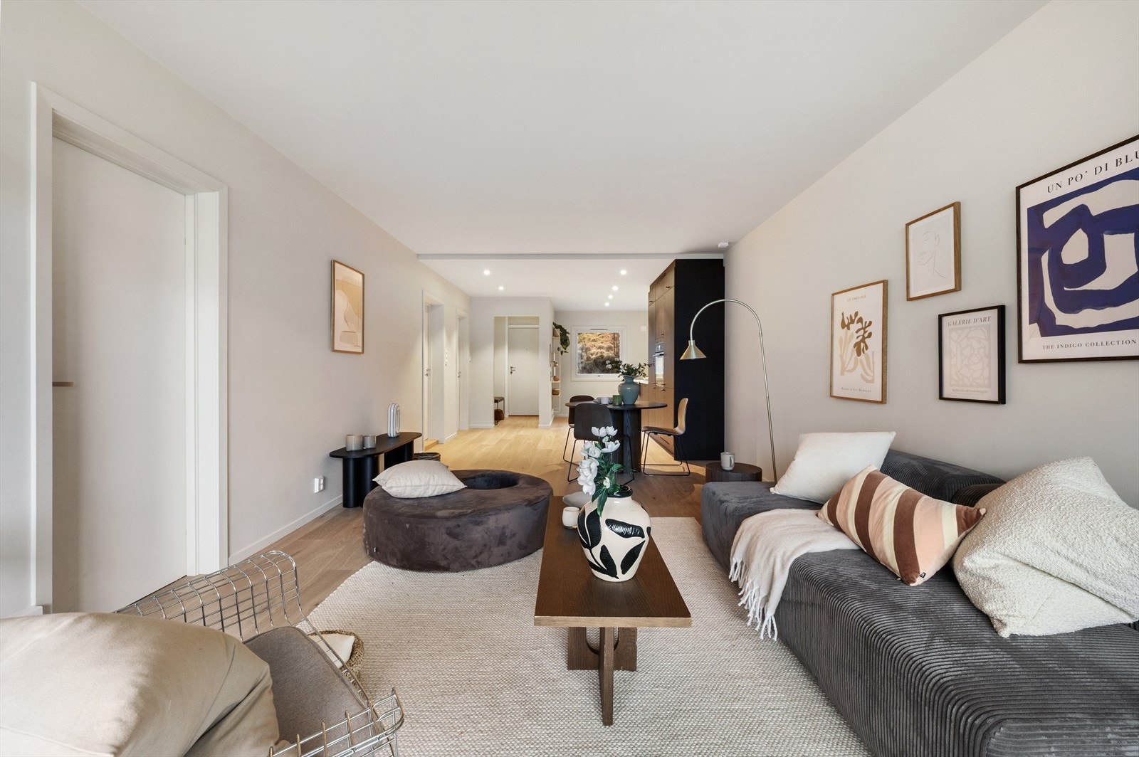 - Gjennomførte, tidsriktige detaljer gir boligen et stilfullt og moderne uttrykk - Galleribilde