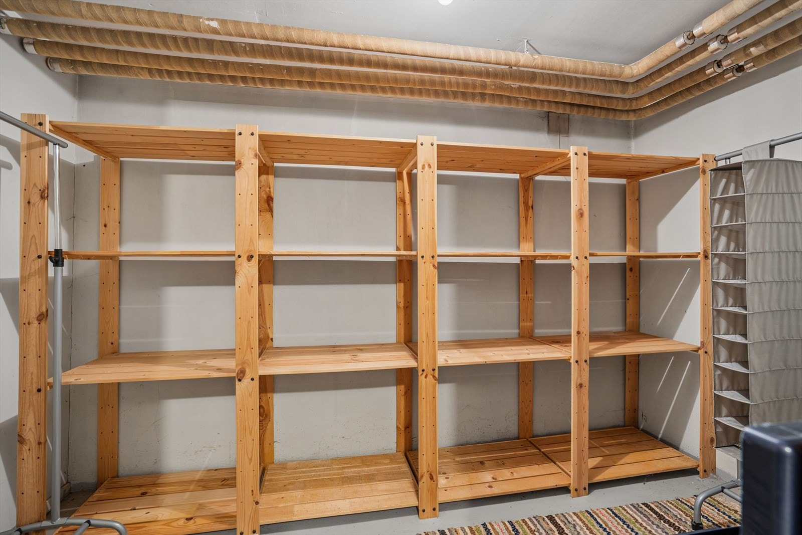 Leiligheten disponerer en stor bod i kjeller på hele 21 kvm. Galleribilde