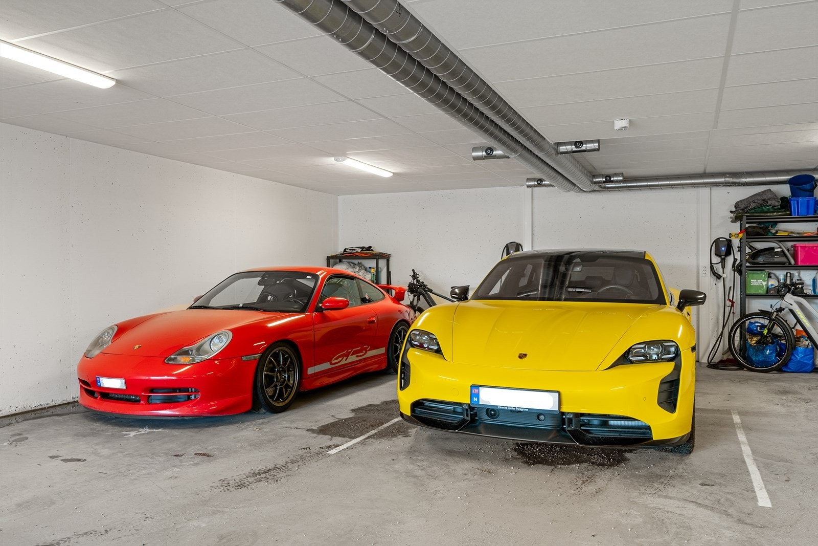 Det er den innerste p-plassen til venstre i bildet som medfølger i handelen. Det er mulig å kjøpe p-plass nr 2 for kr 295.000 som kommer i tillegg til kjøpesum Galleribilde