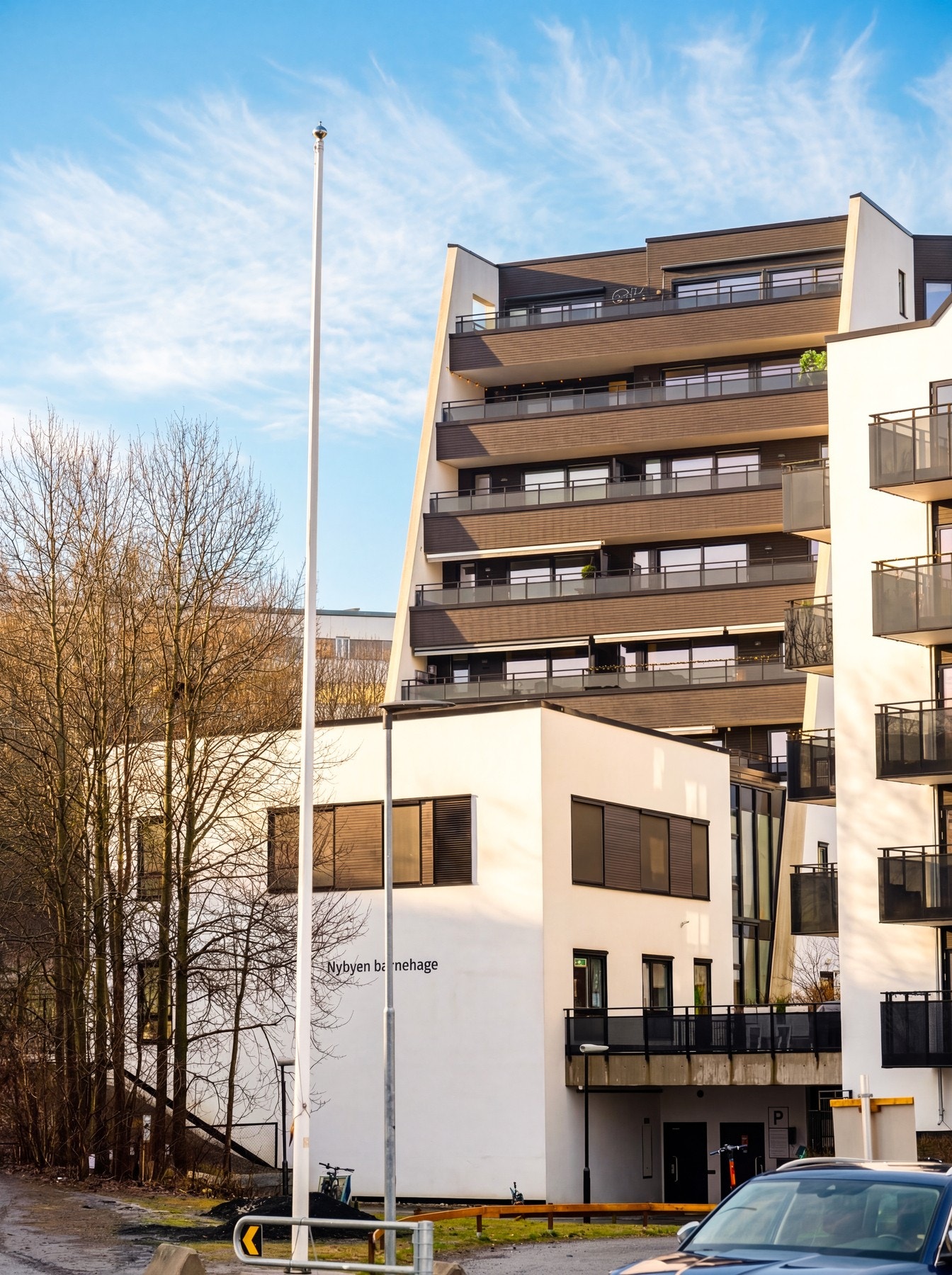 Nærmeste barnehage er Nybyen barnehage som ligger i Mørtelverksbakken 29. Galleribilde