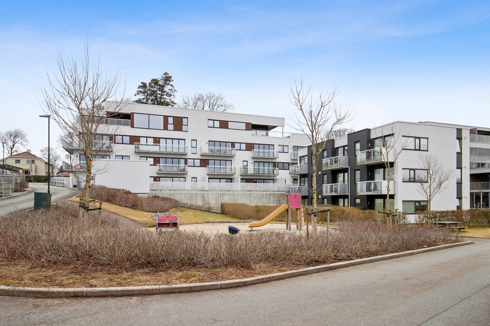 Velforeningen forvalter felles uteområder, inkludert lekeplass for de minste. Galleribilde