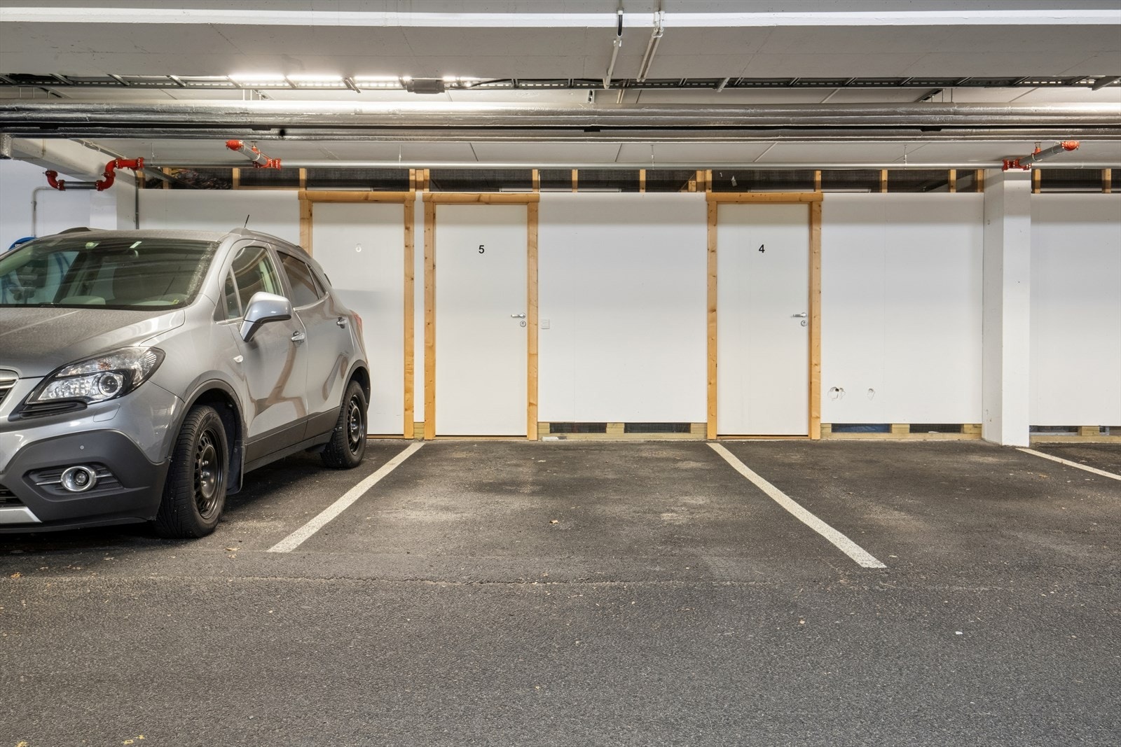 Til leiligheten hører en egen bod på 5 m² i kjelleren, i tillegg til sykkelparkering. Galleribilde