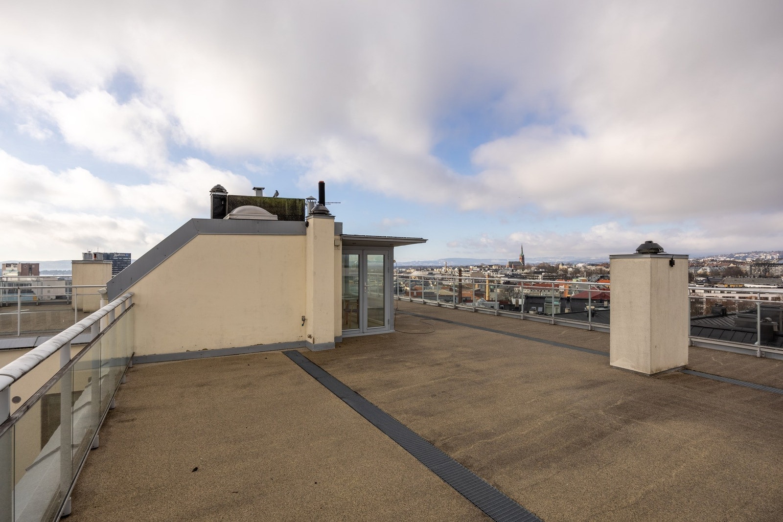 Borettslaget har en stor felles takterrasse med fantastiske solfohold. Galleribilde