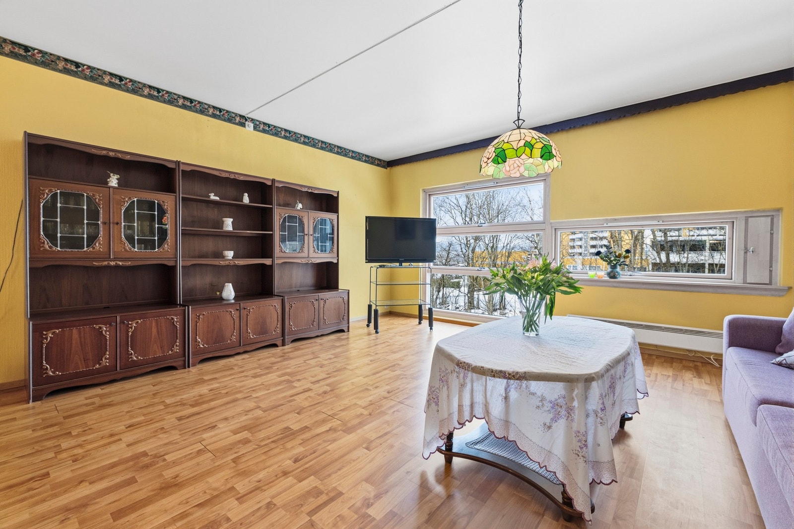 Stuen har en romhøyde på 2,44 meter og gir deg gode muligheter til å innrede etter behov Galleribilde