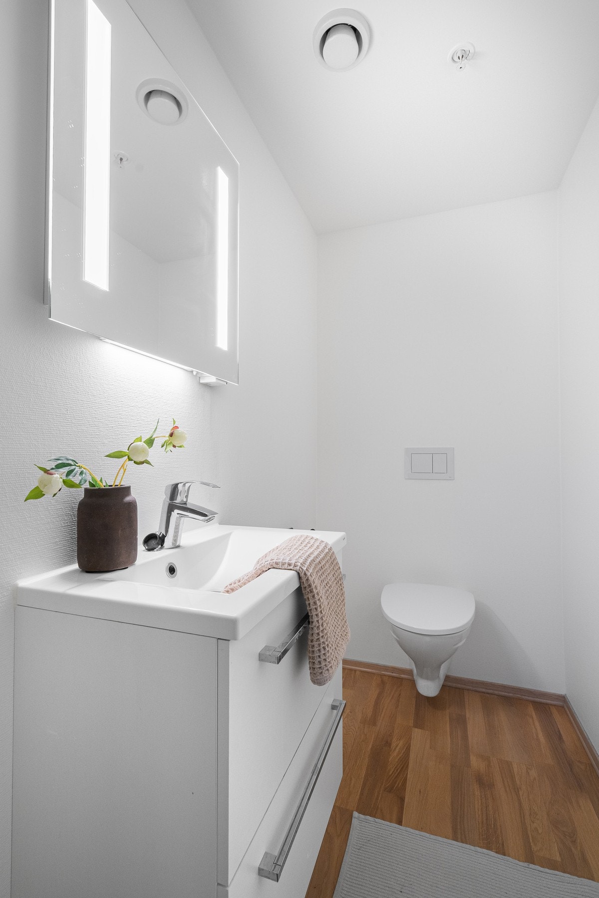 Praktisk separat toalettrom. Galleribilde