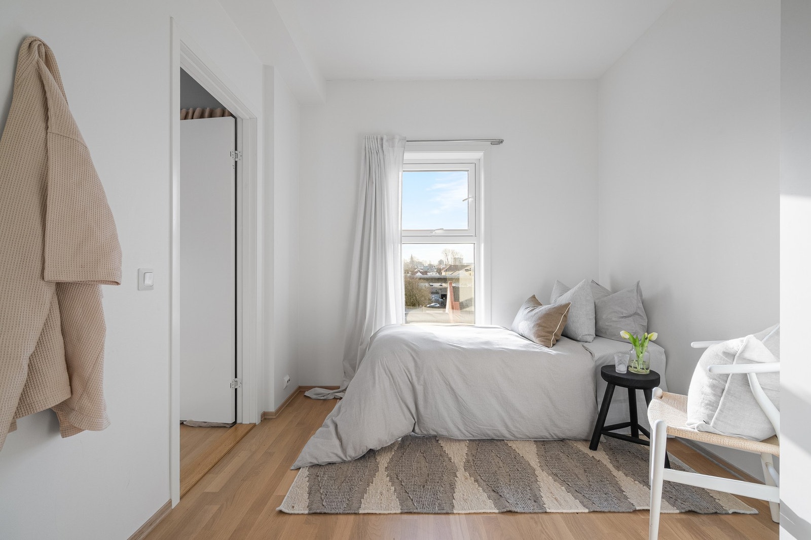 Soverommet har videre adkomst til bod. Galleribilde