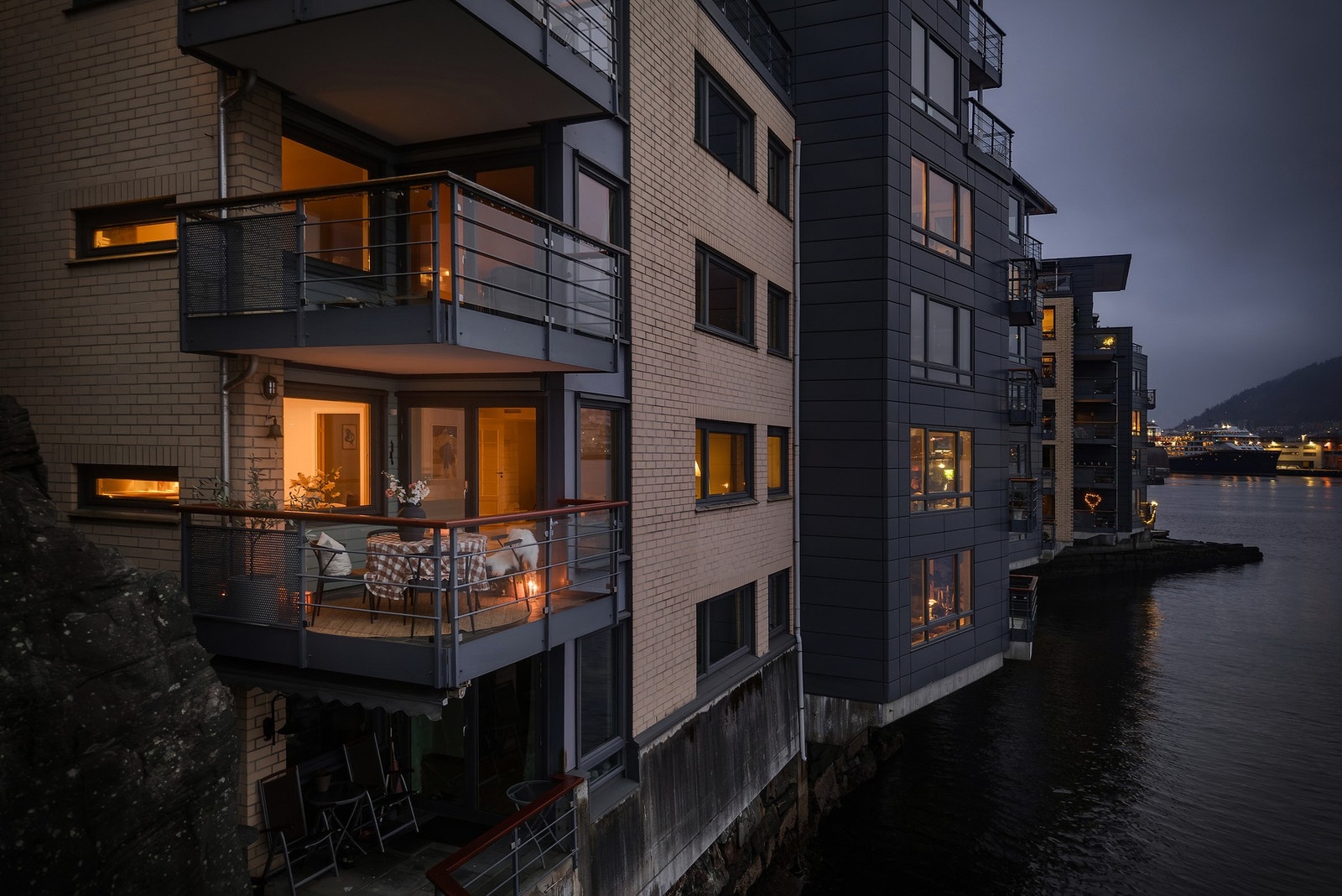 - Balkongen er på 8 kvm - Galleribilde