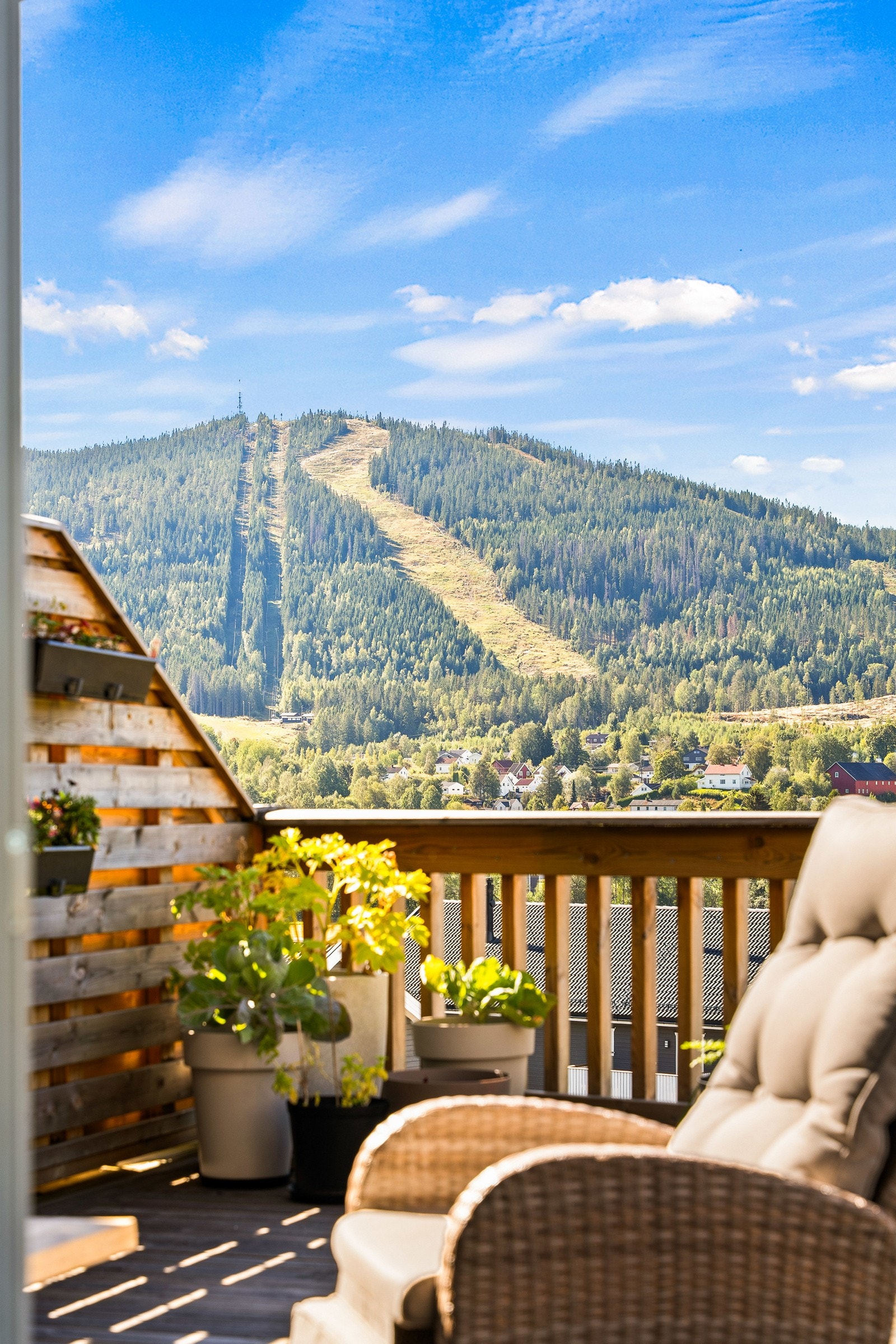 Her kan solen nytes og gi varme til kroppen, mens øynene kan hvile på en av Østlandets beste alpinbakker. Galleribilde