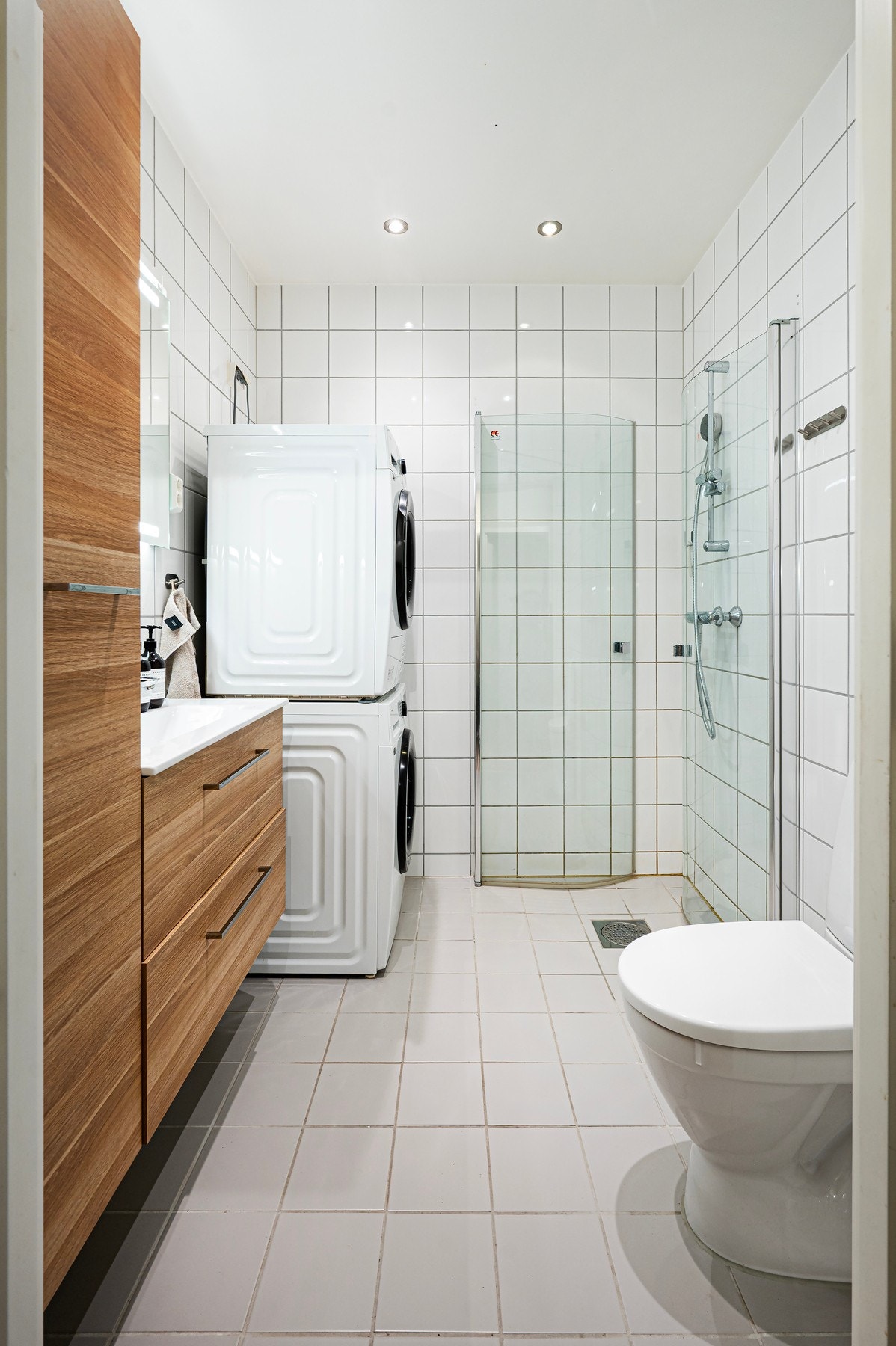 Romslig baderom med vannbåren gulvvarme. Galleribilde