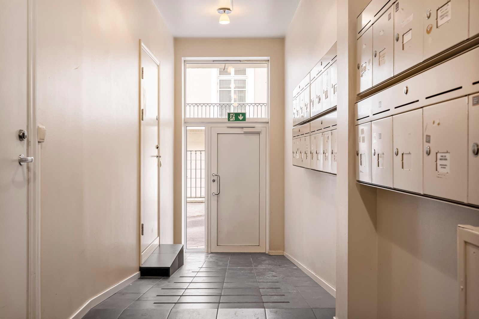 - Pent og velholdt inngangsparti - Galleribilde