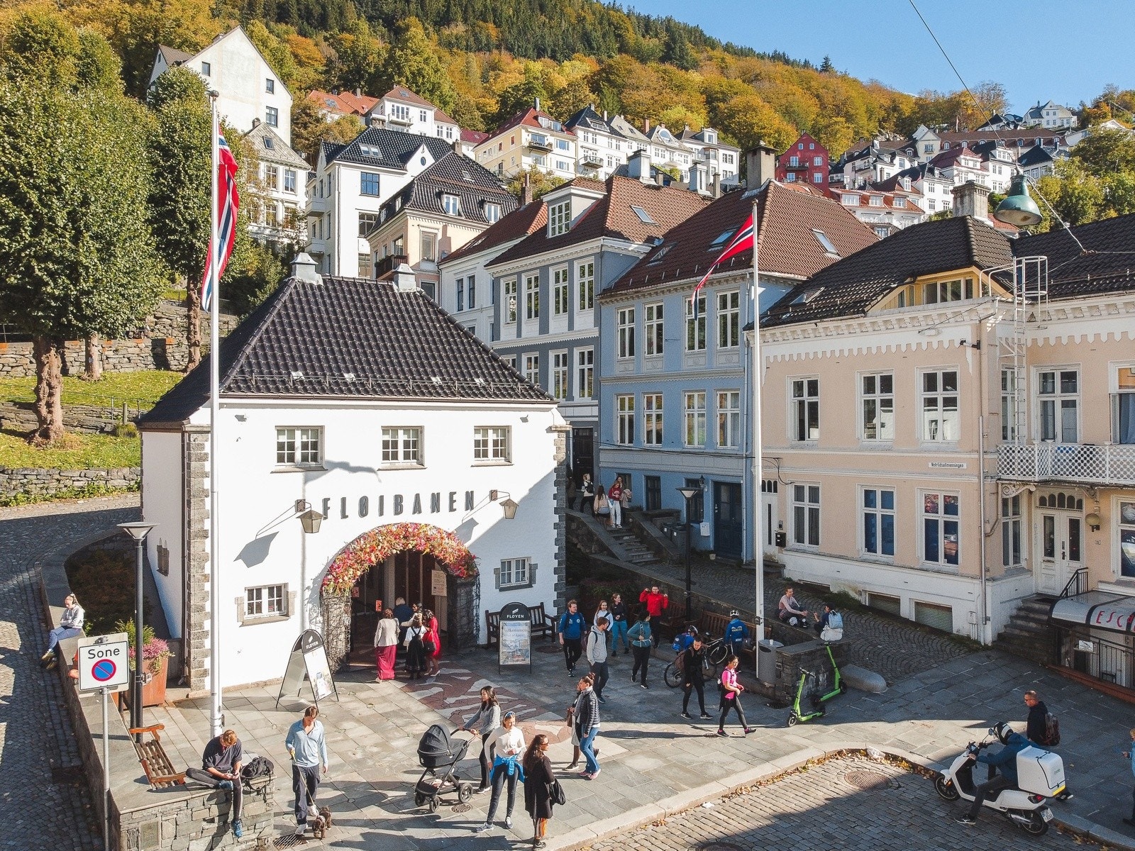 - For den turglade kan man friste med gode turmuligheter i byfjellene, med søndagsturer i Fjellveien og litt sprekere ruter til Munkebotn, Stoltzekleiven, Fløyen, Vidden og Ulriken lett tilgjengelig - Galleribilde