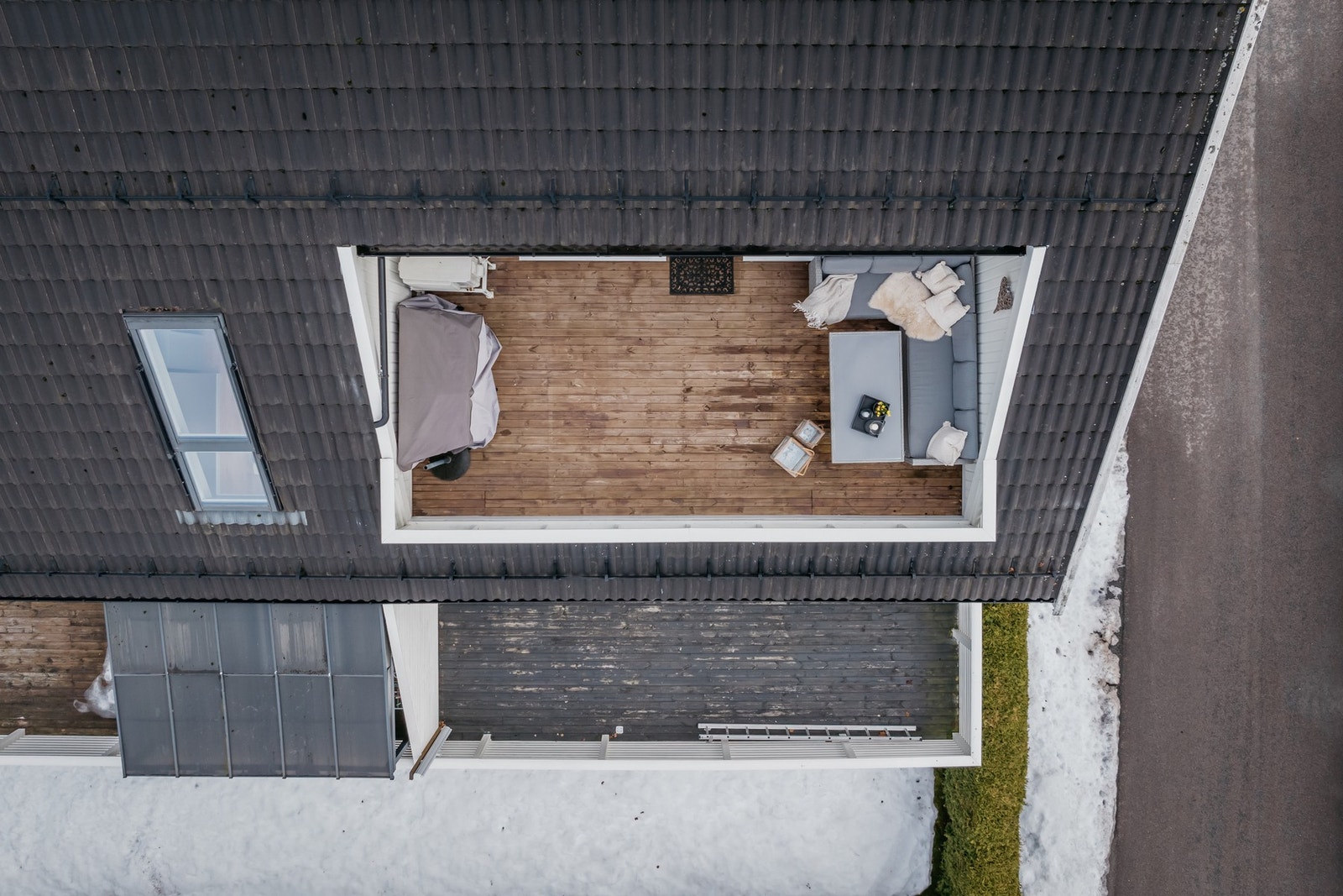 Uteplassen er på 19 kvm og gir muligheten for både sofa- og spisegruppe Galleribilde