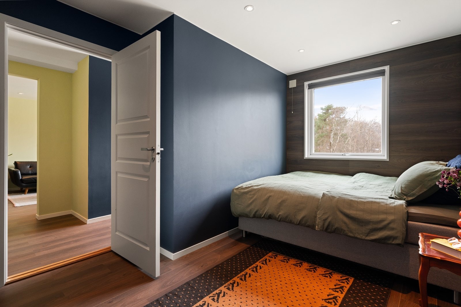 Romslig og pent soverom på 11,5 kvm. Galleribilde