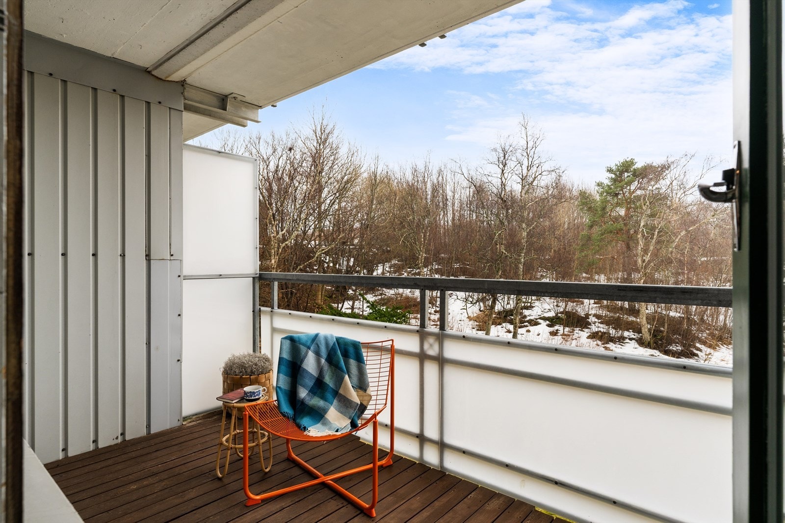 Balkongen er på 6 kvm har god plass til møblering. Galleribilde