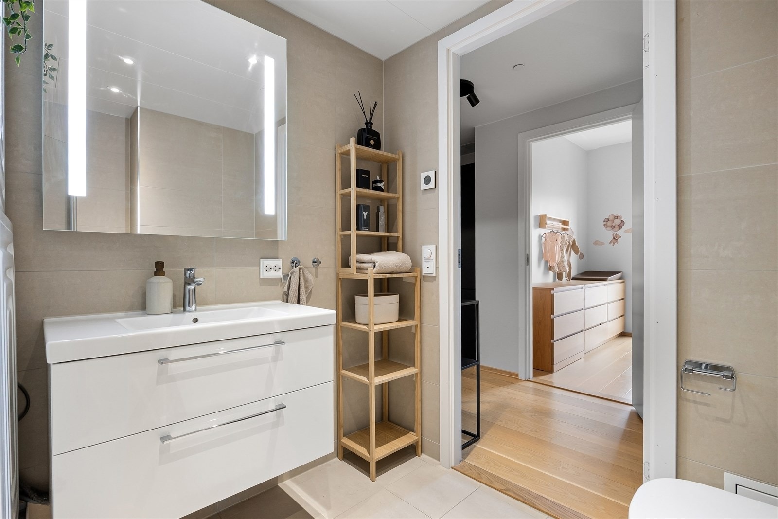 Det er vannbåren varme i gulvet. Galleribilde