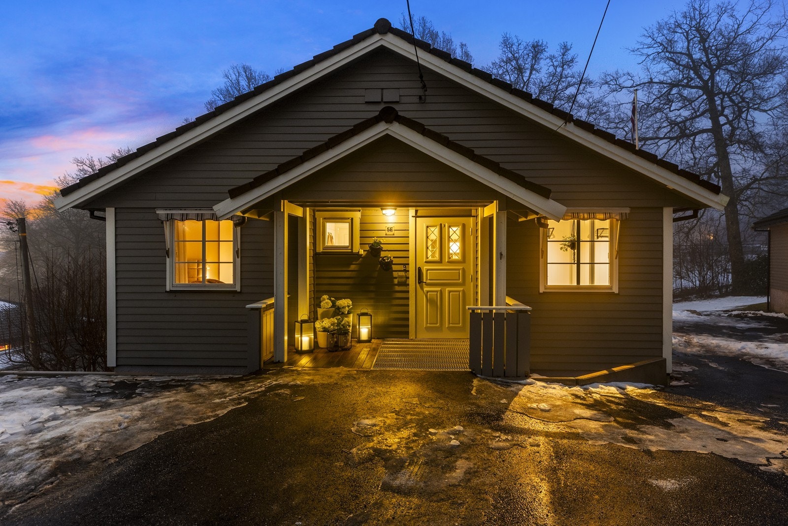 Ved inngangspartiet er det en overbygget terrasse på 6,6 m². Galleribilde